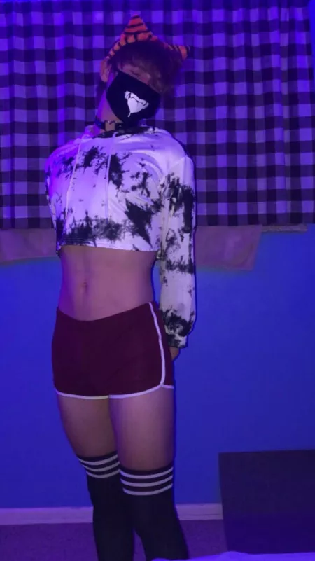 First post here so pls be nice! (//∇//) Trying to make some femboy friends 🥺💛 by justexploringbro