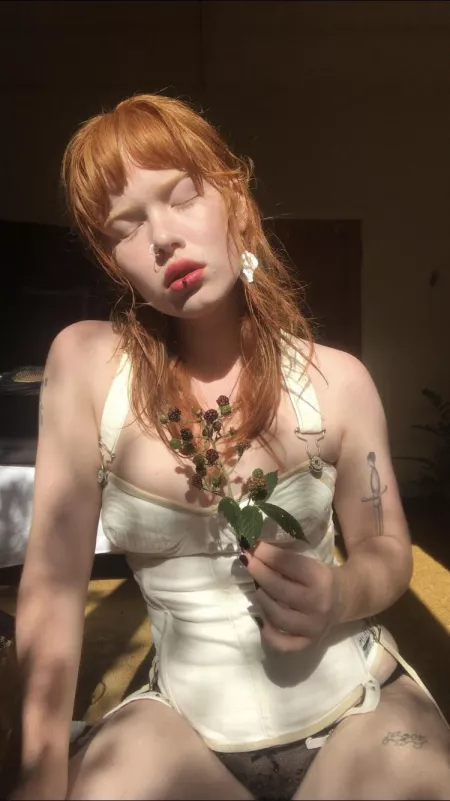 First post here - what do you think of my corset? by stunnnedmullet