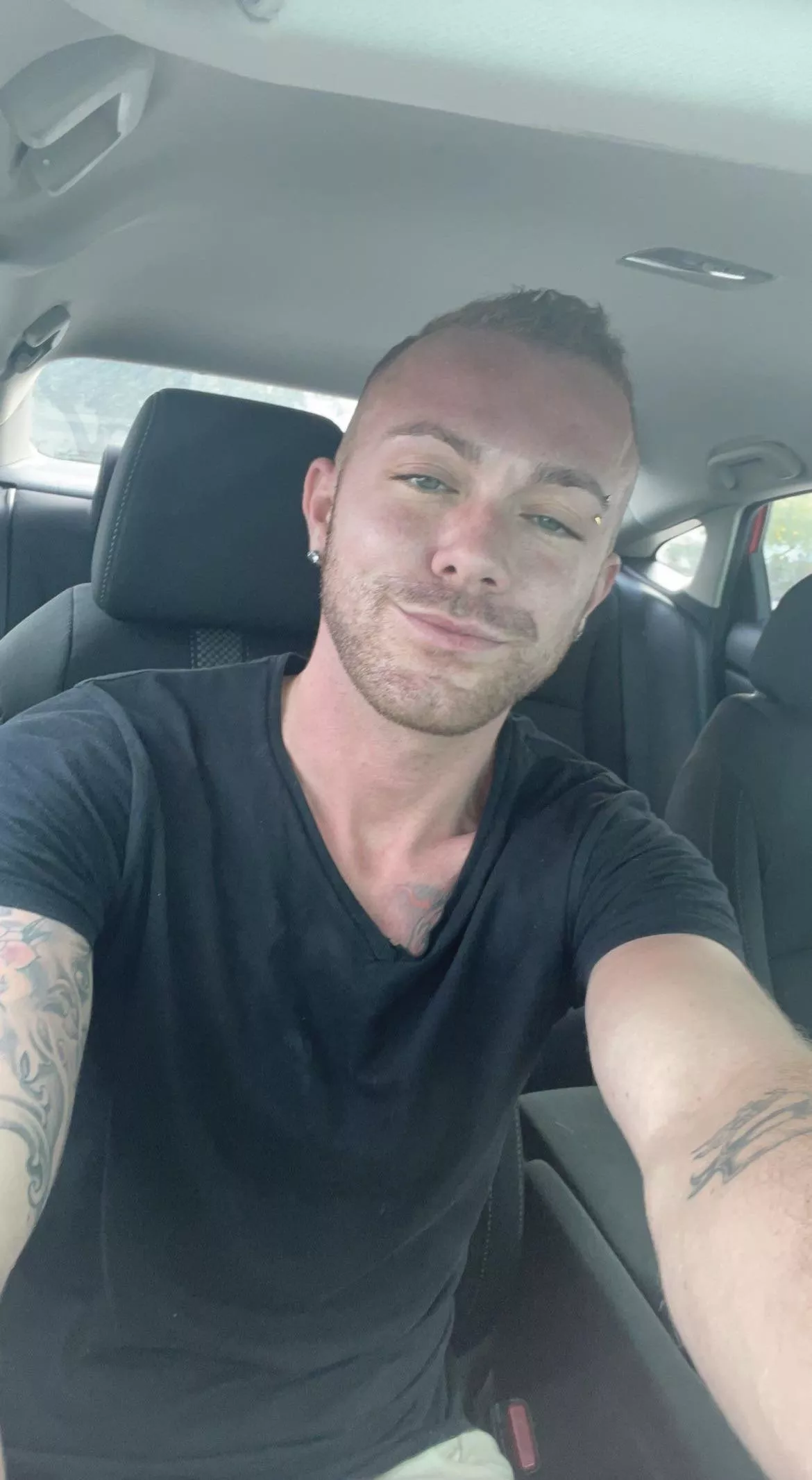 First post here, what’s up beautiful people? Hope everyone’s having a Good Friday posted by DavidVincent202