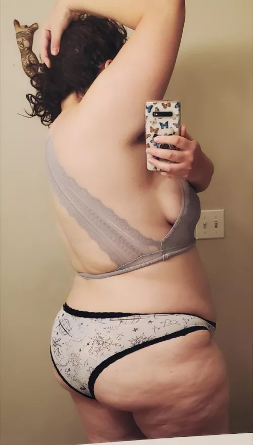 First post, I'm obsessed with all these curves 😍 by jthmeow1