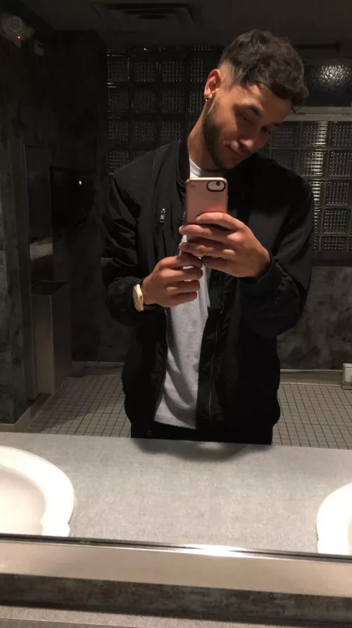 First post not sure if I’m doing this right, looking for PS4 buddies by Awkward_Scale_754