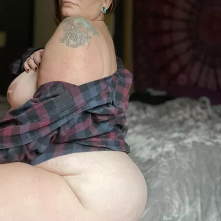 First post to this sub 💜 hope I’m welcomed. by notyouraveragethicc