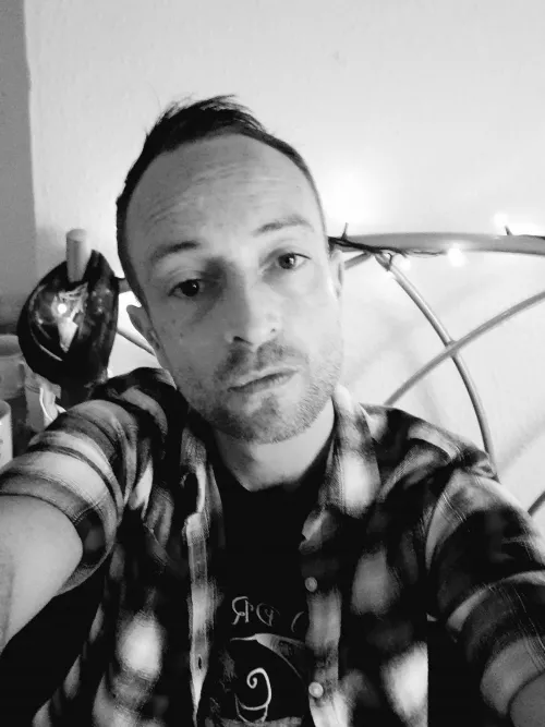 First selfie of 2022 phew 😅 not bad for 41. I'm Drew from the UK by Famous_Winter2870