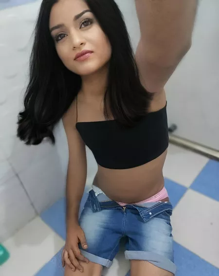 FIRST TIME EVER POSTING MYSELF ON INTERNET PLEASE BE GENTLE. by Ileanafoxy