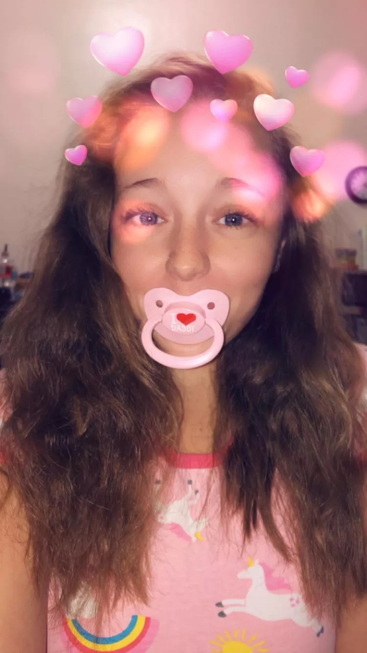 first time feeling little in months!! I really miss having a daddy but I’m an independent little princess 😇🥰 posted by highnhorny23