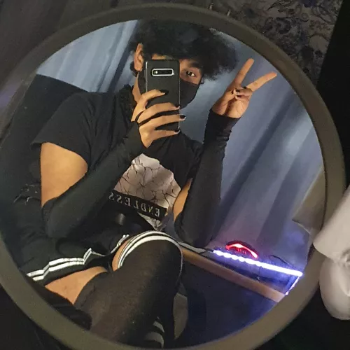 First time, full outfit. be nice lol by throwawaaayyfi