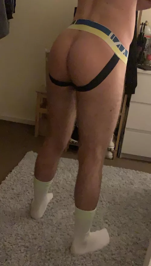 First time here 👀 by xelanavillus