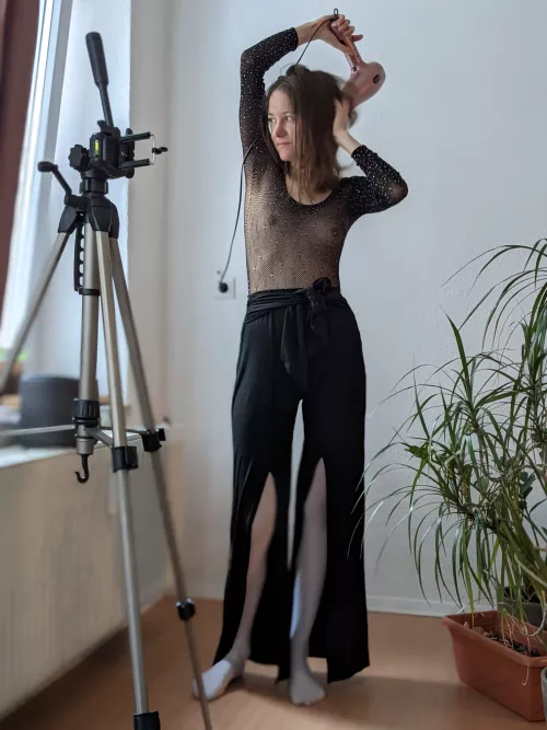 First time I went to a party with an outfit that shows my titties :))) by loti_kiara