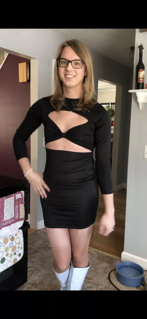 First time im genuinely comfortable with my body as is. by audrey-snowbunny