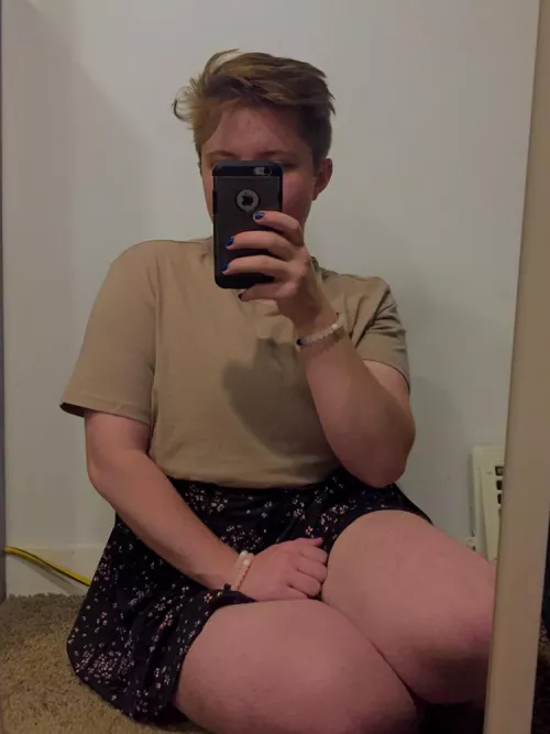 First time post! Felt cute in my new skirt :D by Deyeing