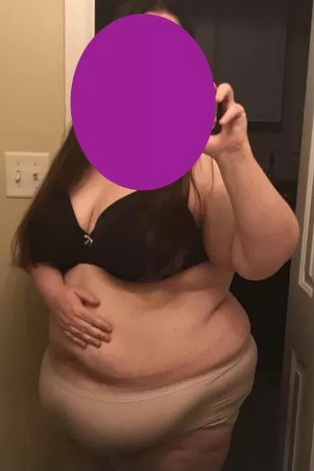 First time poster, would you be interested in seeing more? What kind of photos do you want ;-) by fakeenamee