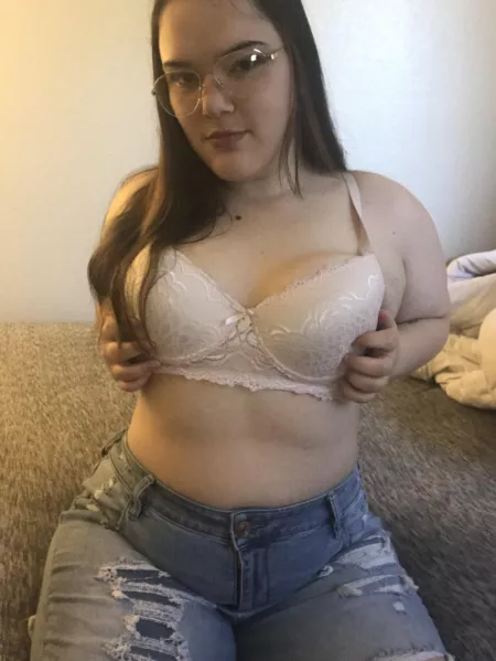 First time posting here cuz I lost my glasses for a month 😅 I can finally see again lol by jennakinky