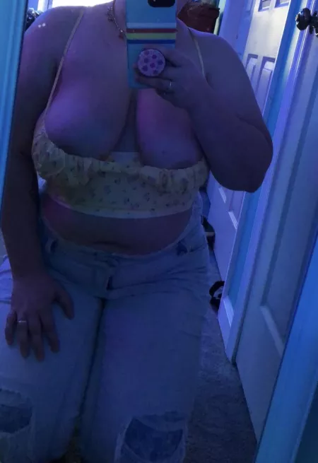 First time posting🤭 i hope you enjoy my udders😋 f(22) by bbys_lut