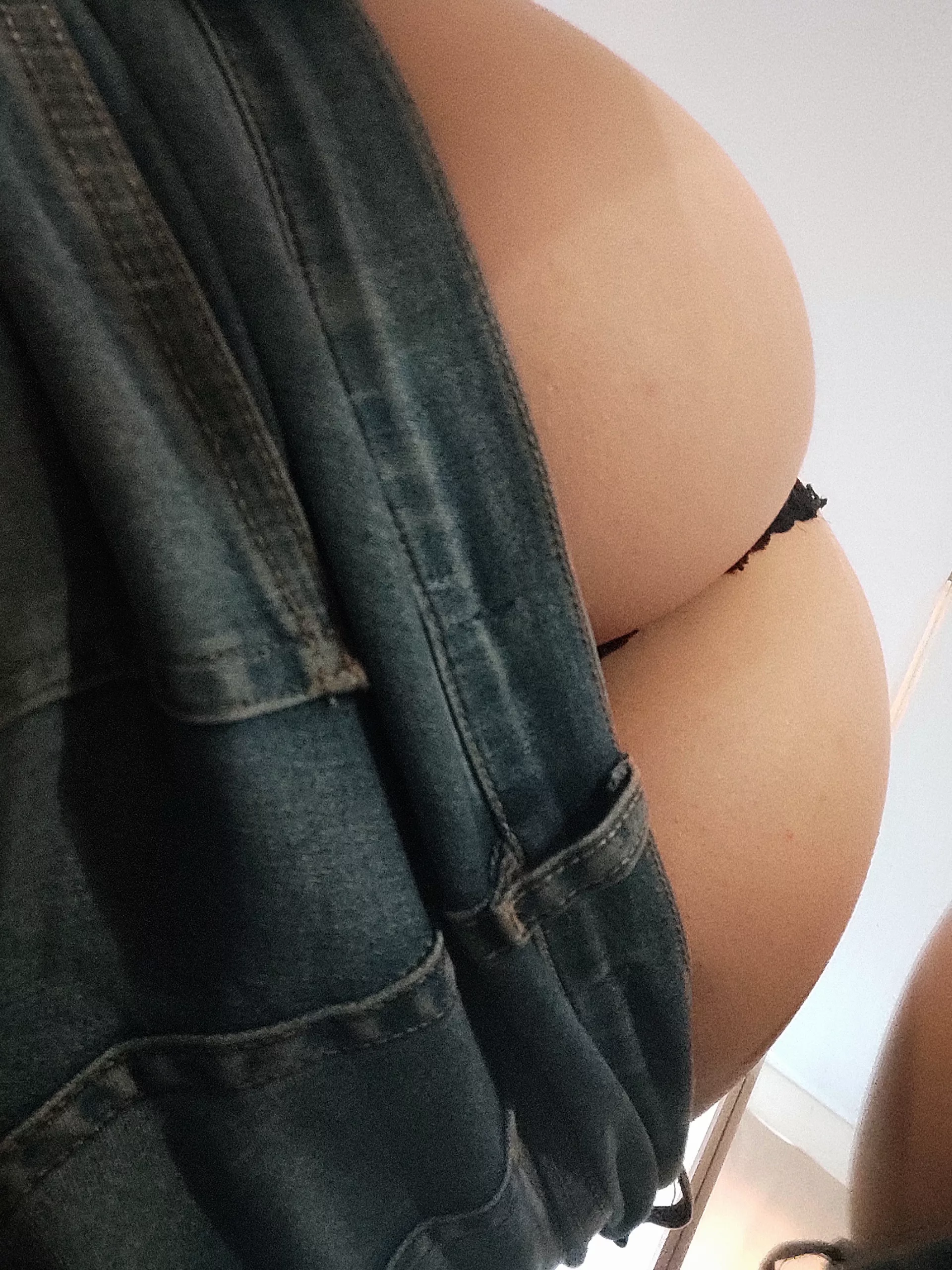 First time posting NSFW, please be nice 🥺 posted by LexiiDarkk