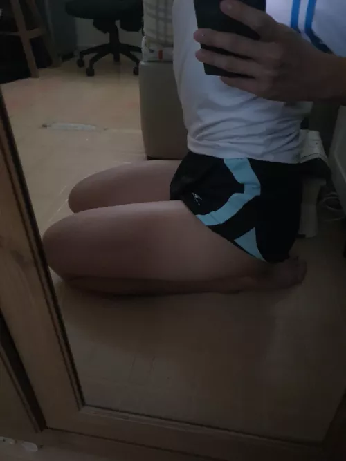 First time posting...what do you think of my thighs? by Chomu_18