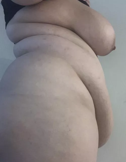 First time showing my side view 🥺Can’t wait to make this belly nice and round this weekend….. What hangs more- my boobs or belly? 🤣 by ashleyeats2245