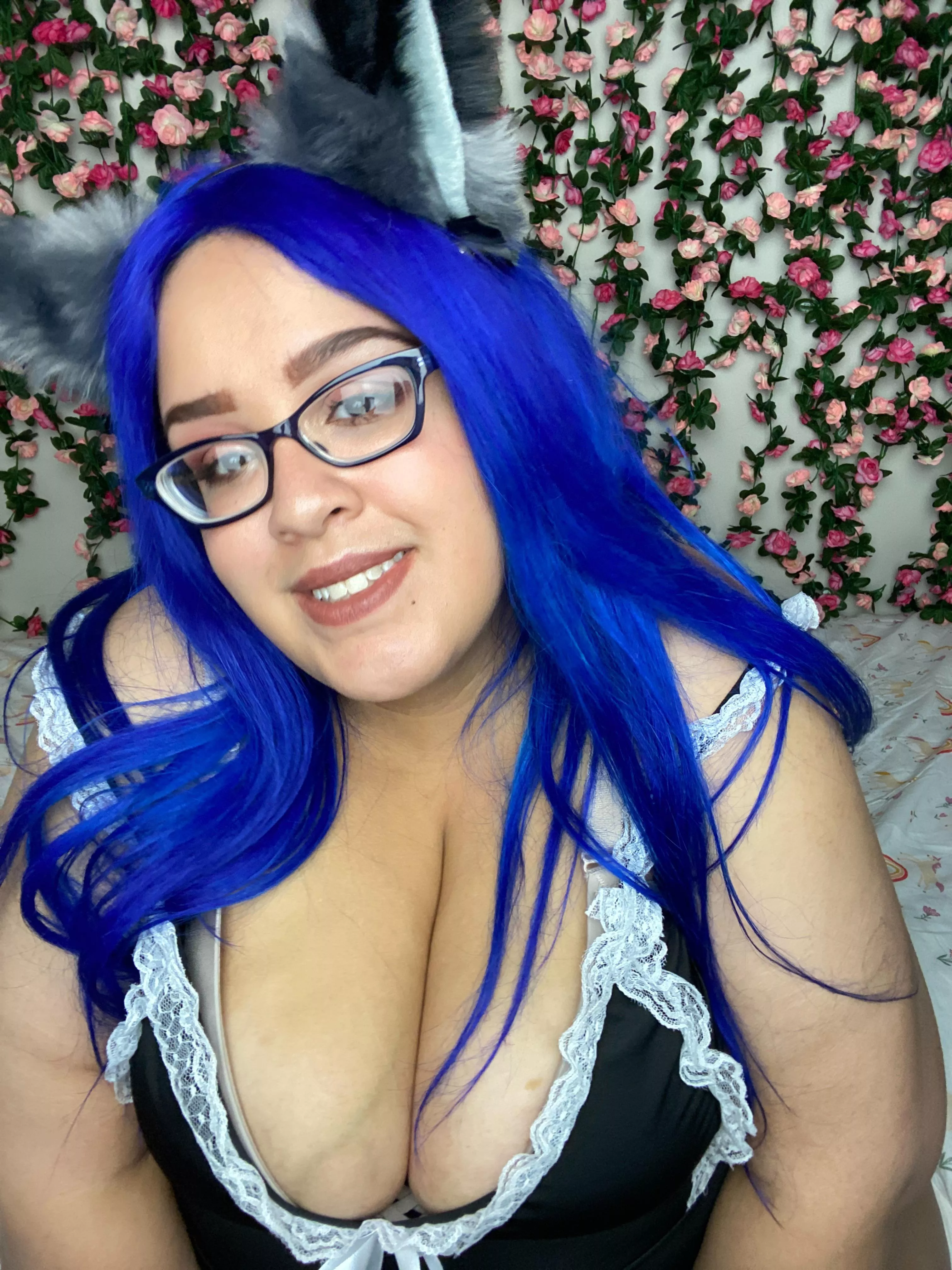 First time with kitty ears on, I think it’s cute 🥺🎀 posted by thicktiffany