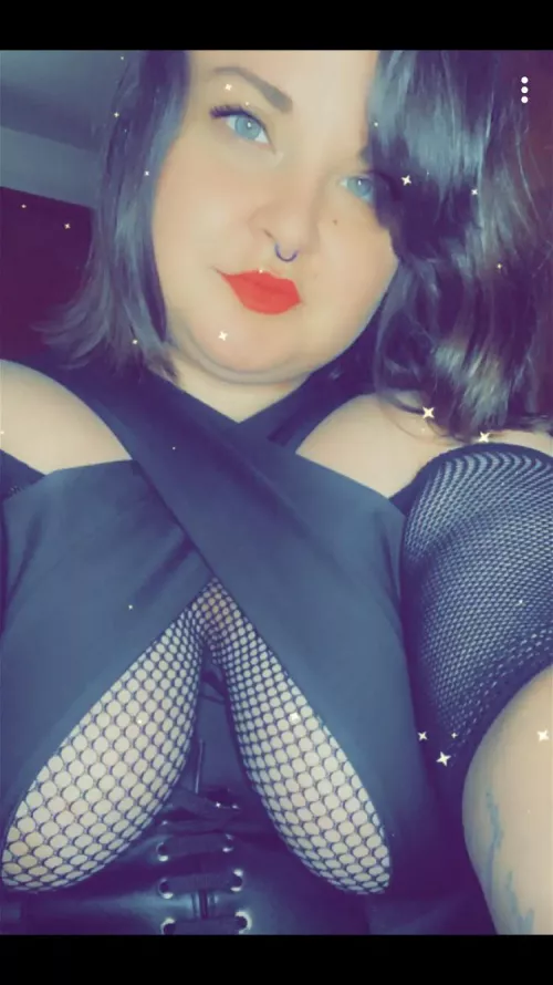 Fishnet titties 🤤 by sylvia_rey69