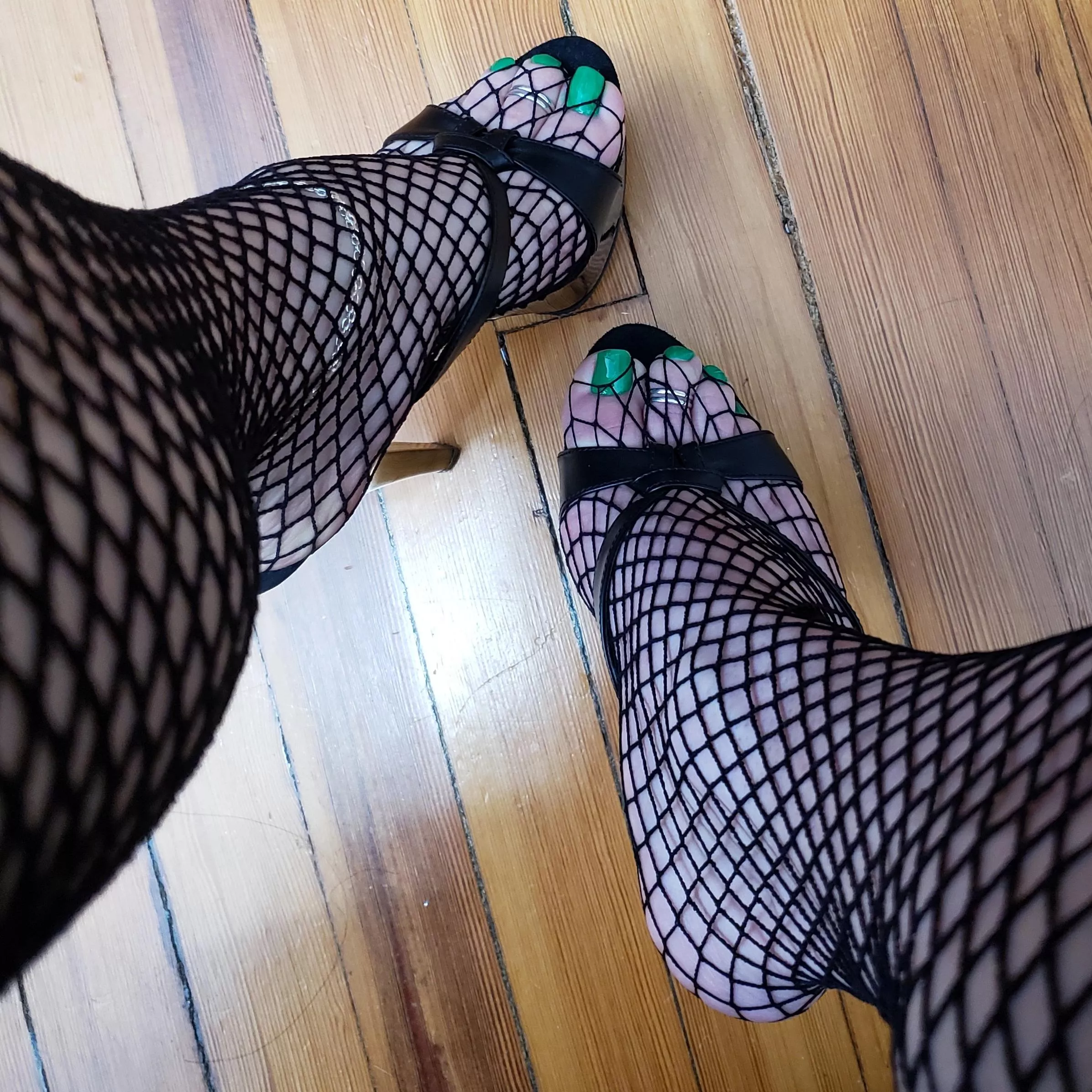 Fishnets and heels 💙💙 posted by heel_a_tude