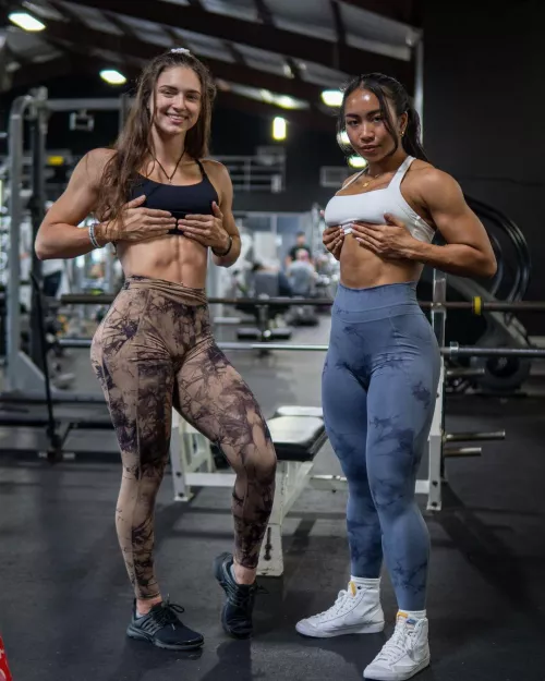 Fit Girls at the Gym by yunaX2