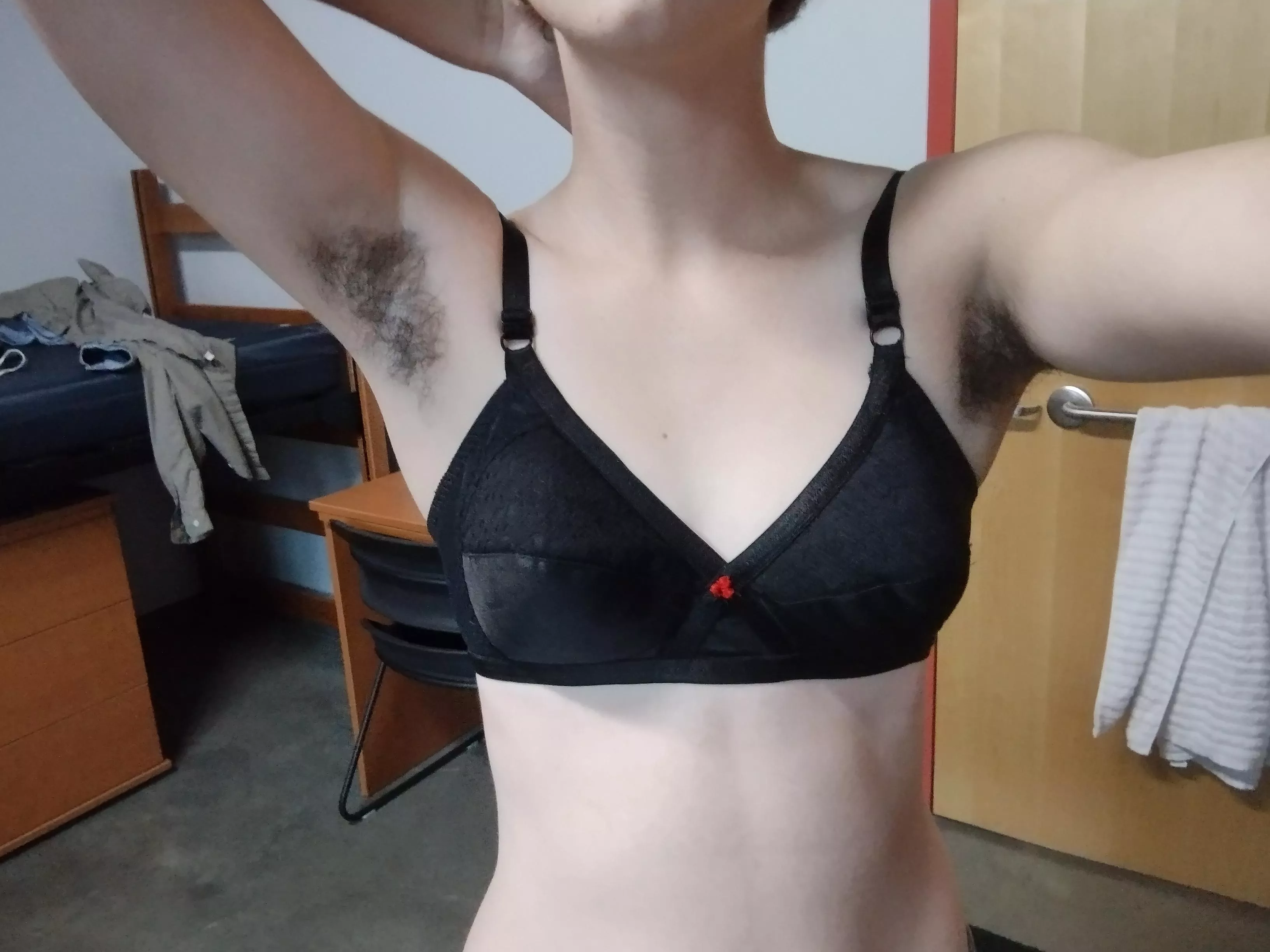Fit, sweaty, hairy pits 💕 posted by scarletdarling144
