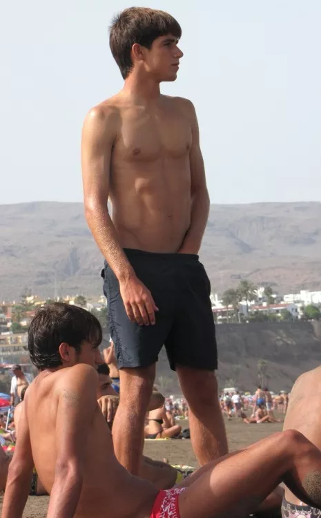 Fixing himself up posted by menareamazing