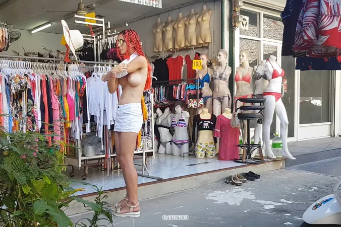 Flash my tits. by sweetbuttockss