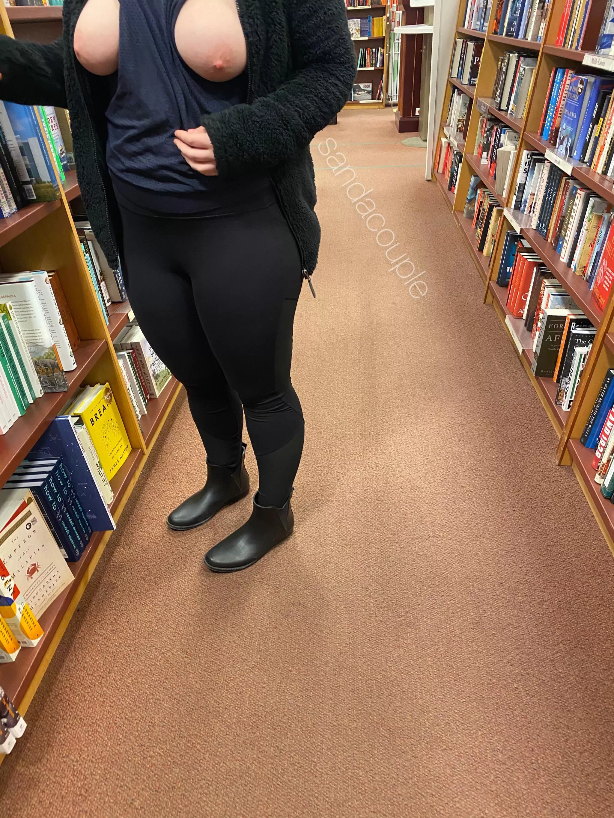 Flashing at Barnes & noble posted by SandAcouple