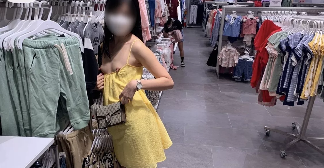 Flashing at H&M, probably got caught by the security camera lol [F] posted by makoto_karena