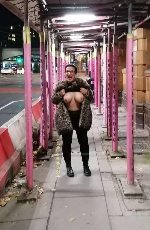Flashing in the city centre 😍🥰 by Ok_Sample9234