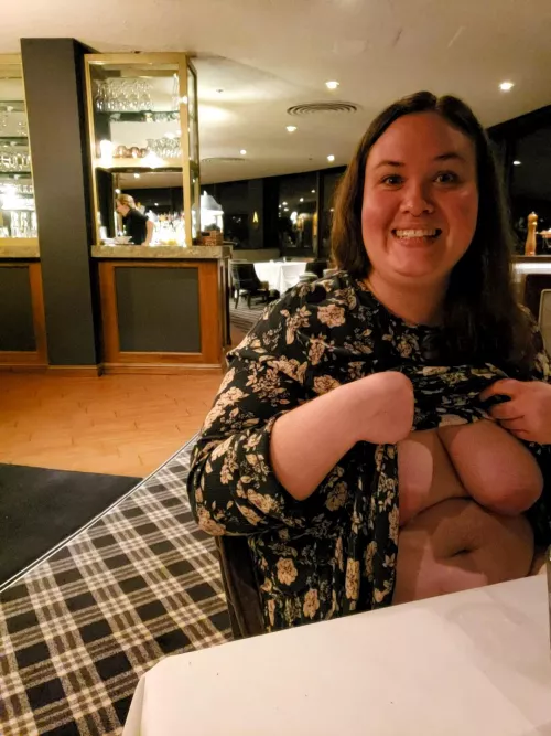 Flashing in the restaurant. by Demure-Kitty