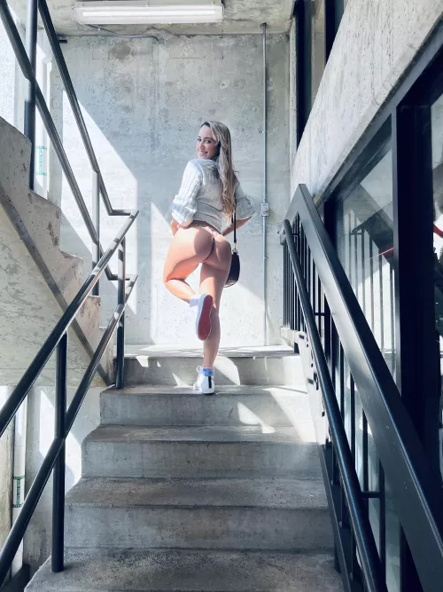 Flashing my little ass 😜 by Yinbebecita