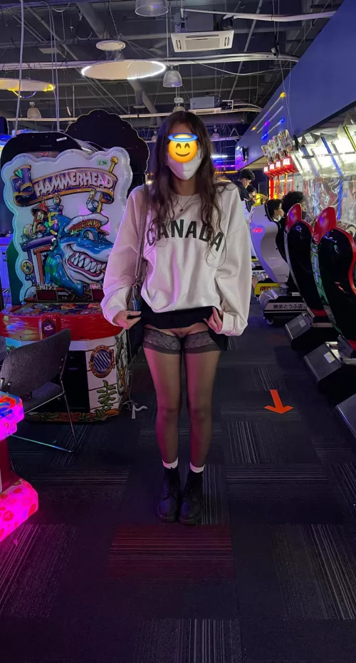 (F)lashing my pussy at the arcade, wore this the whole time 🙈 by hisnhersxo1