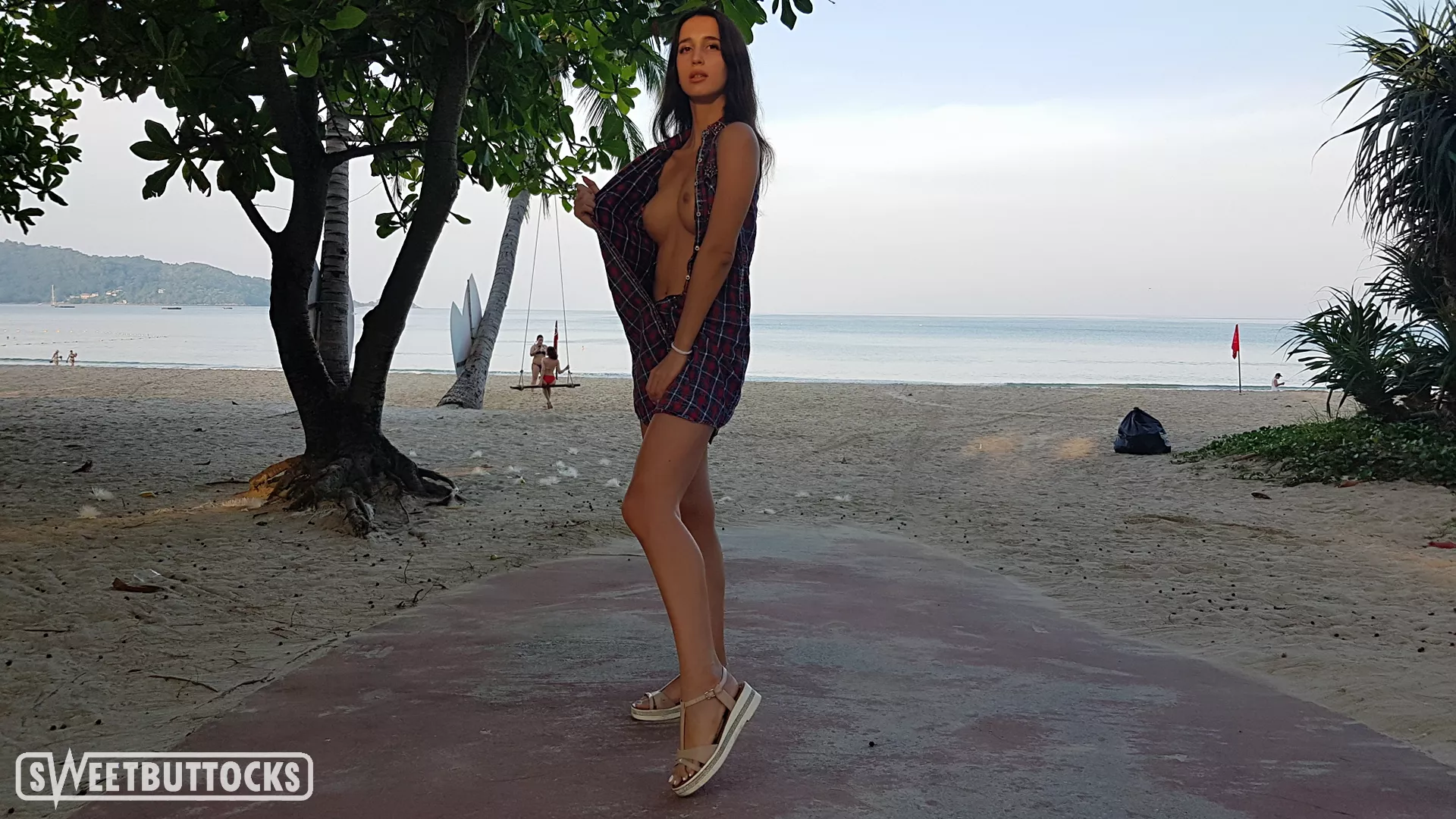 Flashing time! posted by sweetbuttockss