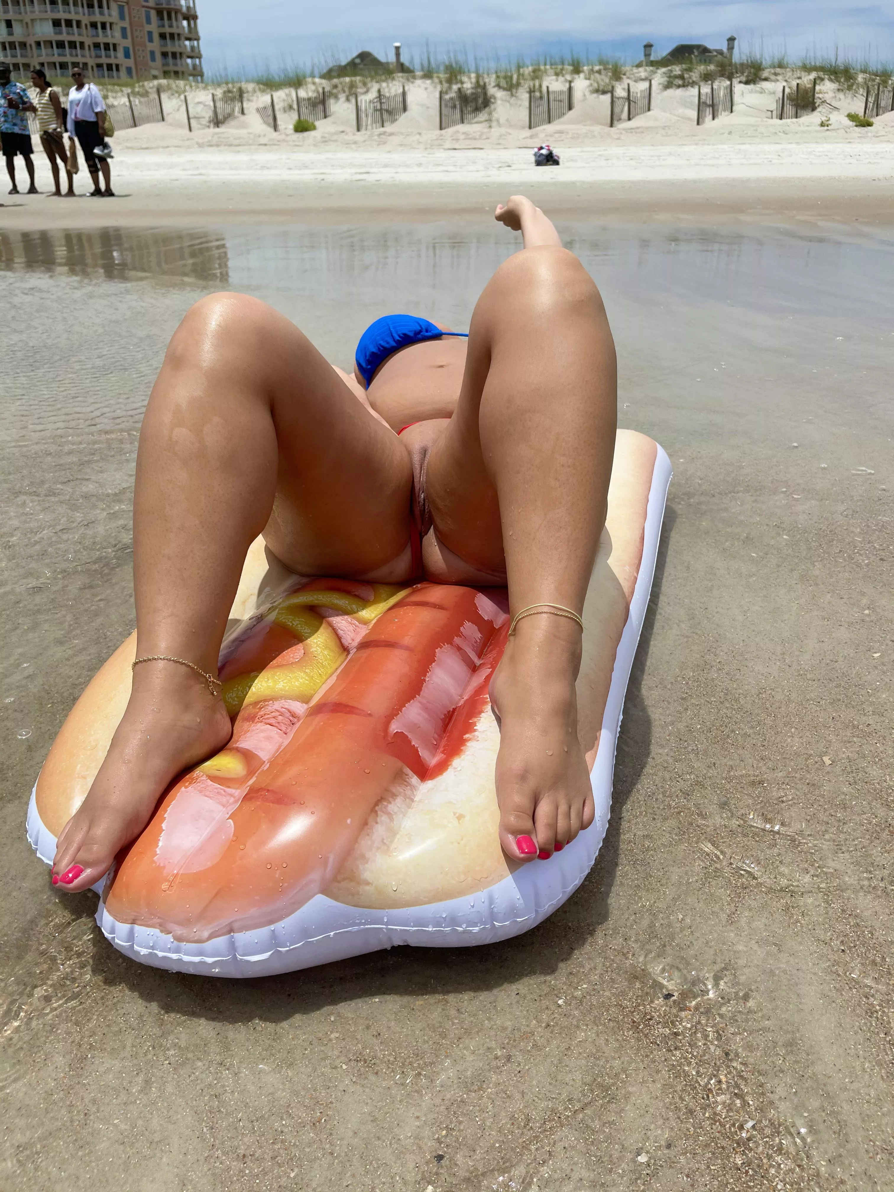 Flashing with an audience 😋 [F] posted by Jjenkins245