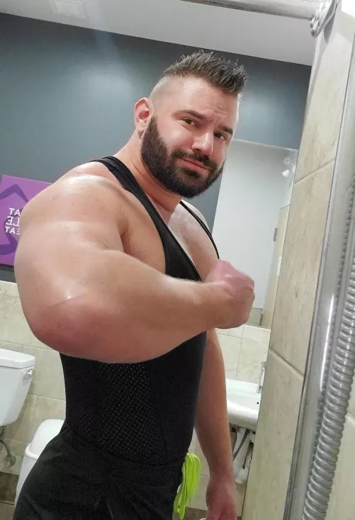 Flex Friday 💪 by CouchieWouchie