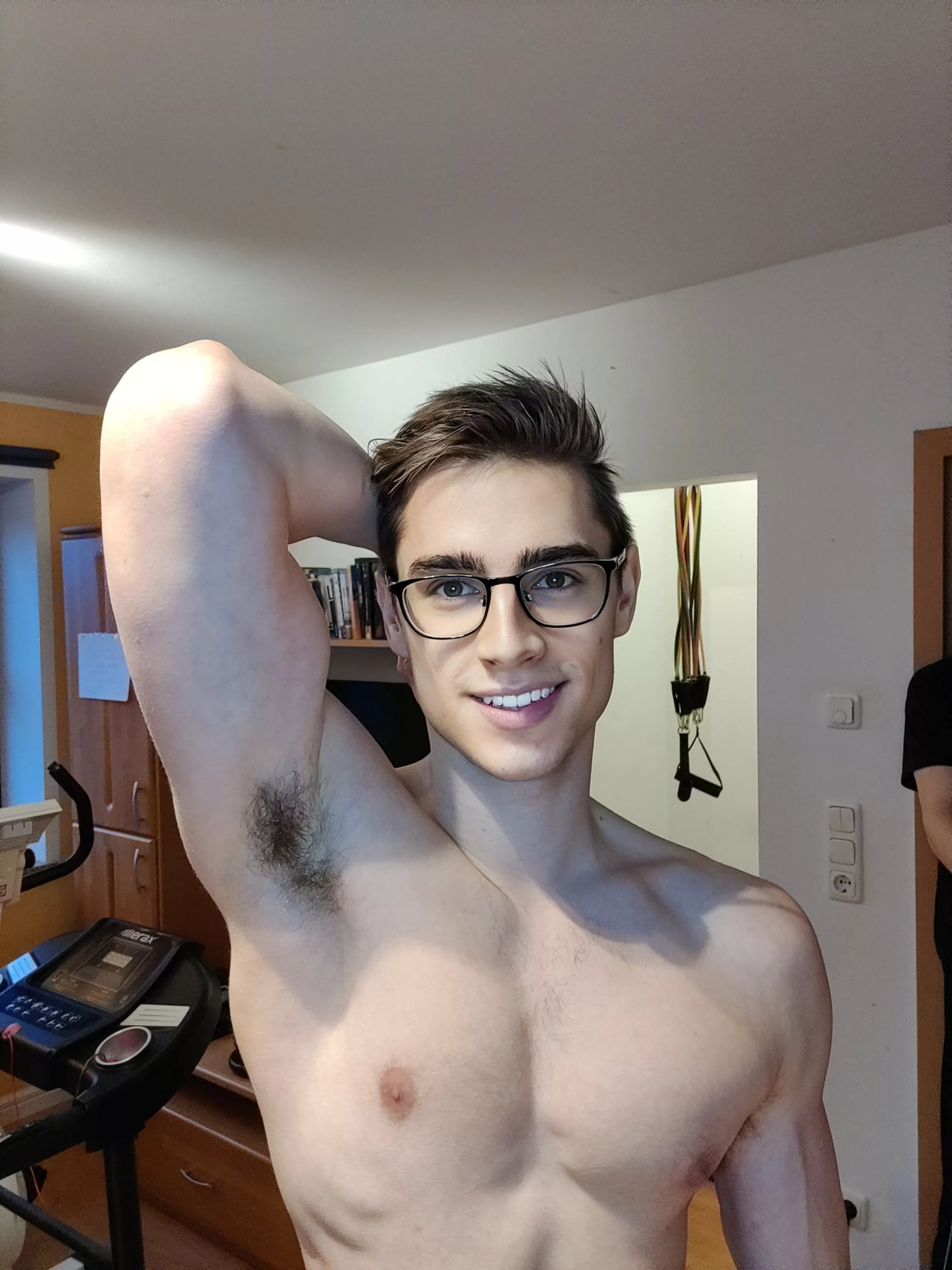 Flex Friday 😊💪 posted by jonasheimononlyfans
