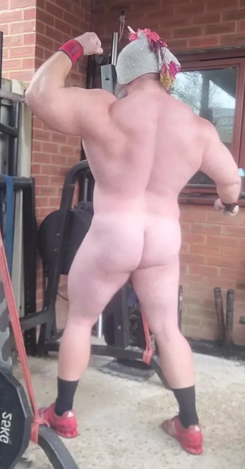 Flexing by strongdickie