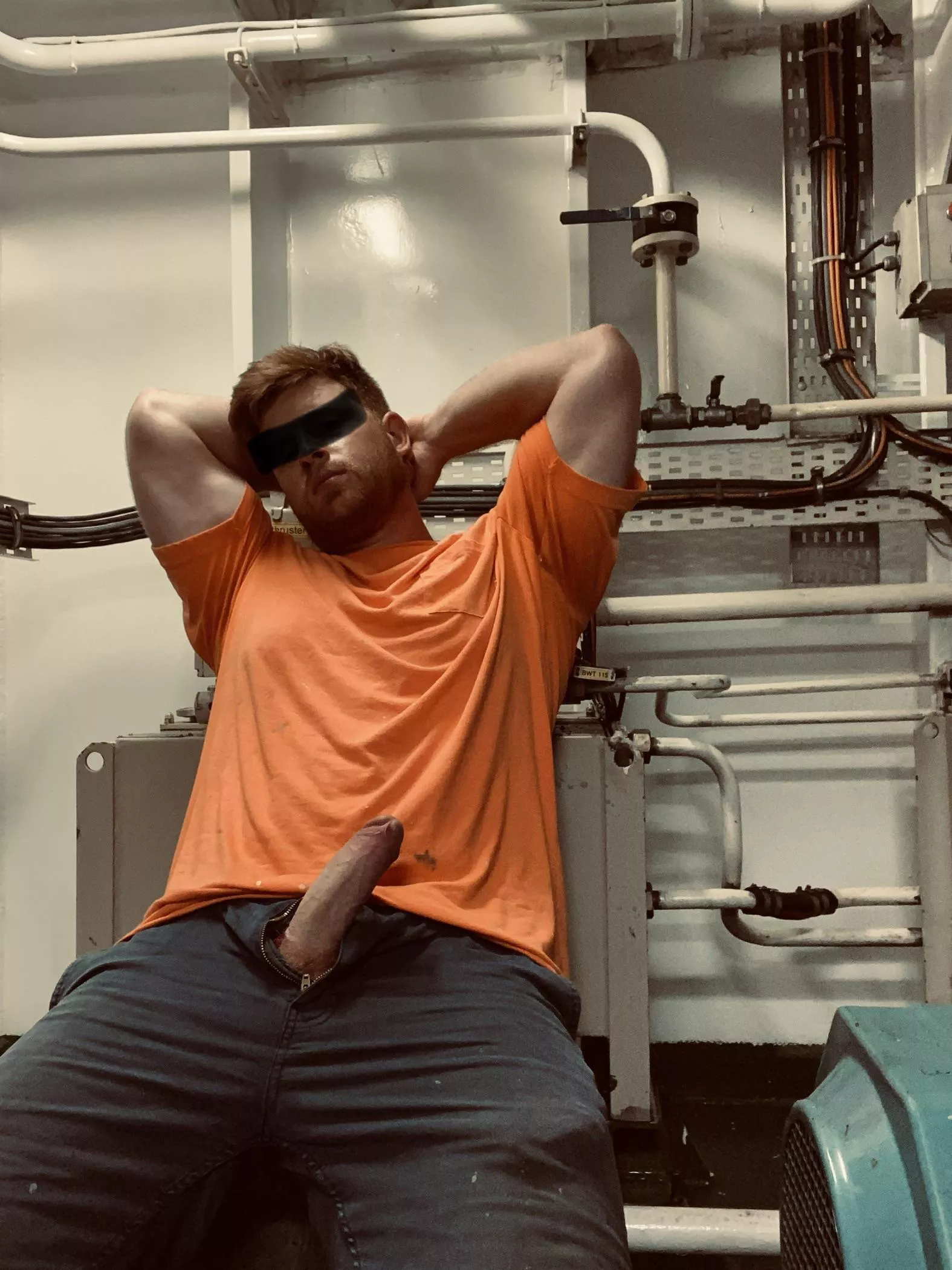 Flexing all muscles 🤠 posted by Berrymycockinherr