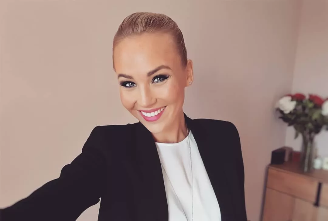 Flight Attendant posted by BOOOOOOOBIES