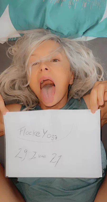 FlockeYoga verification pic 😜 by Flockeyoga