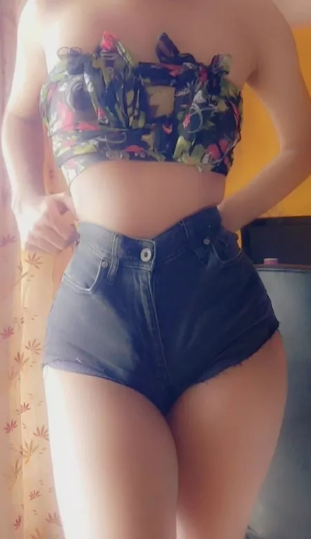 ☺️floral fabrics look good on me?🌺🖤 by Ok-Bite5615