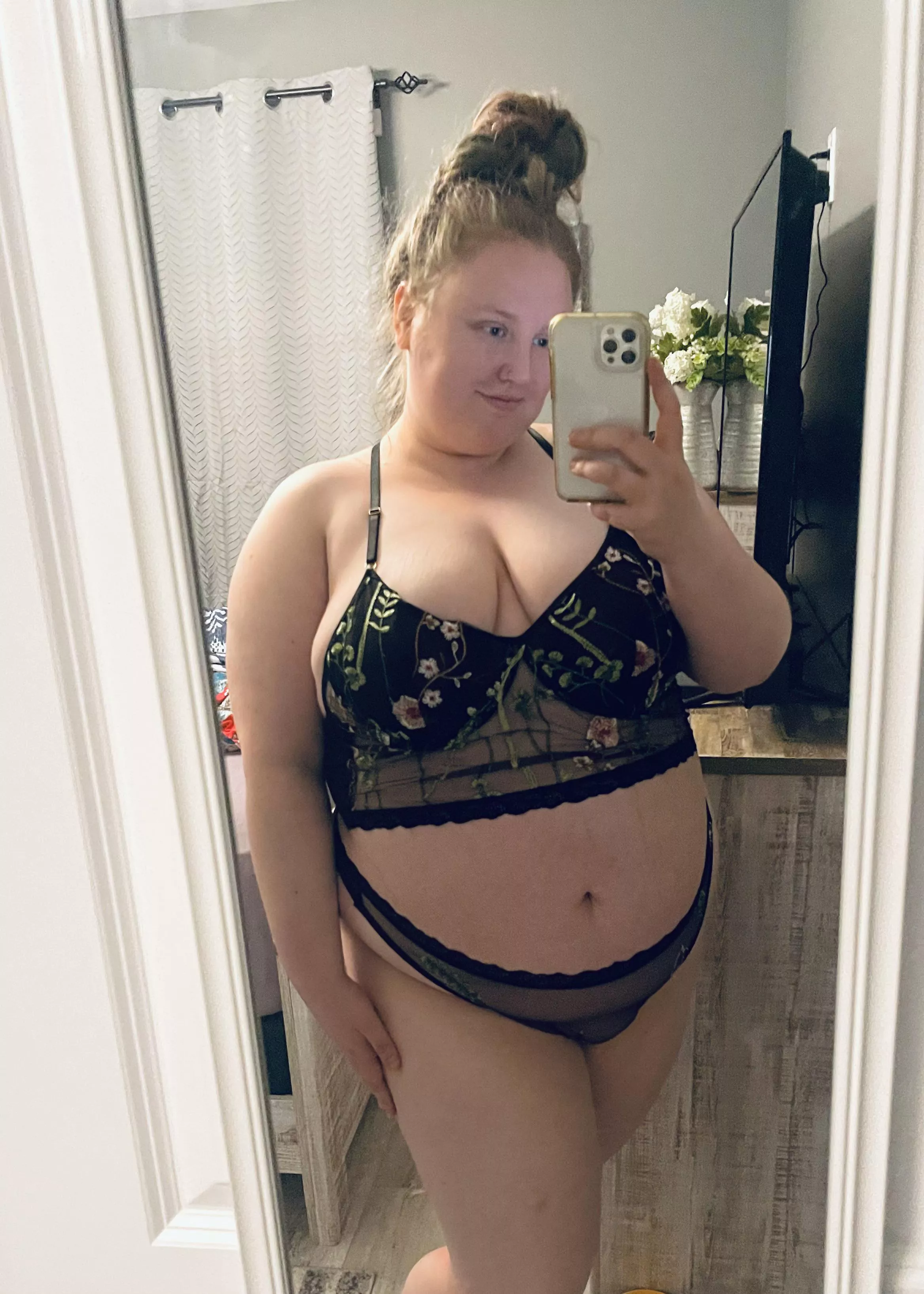 floral & flirty 🌸 posted by peachypleaser