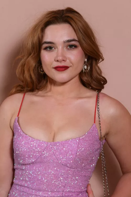 Florence Pugh by DesiSongs