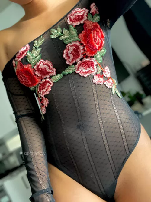 Flowers are in the perfect spot by Seximandyy