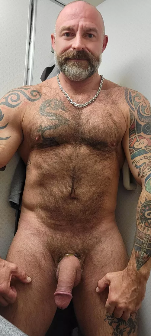 Flying makes me horny by MusclebearMontreal