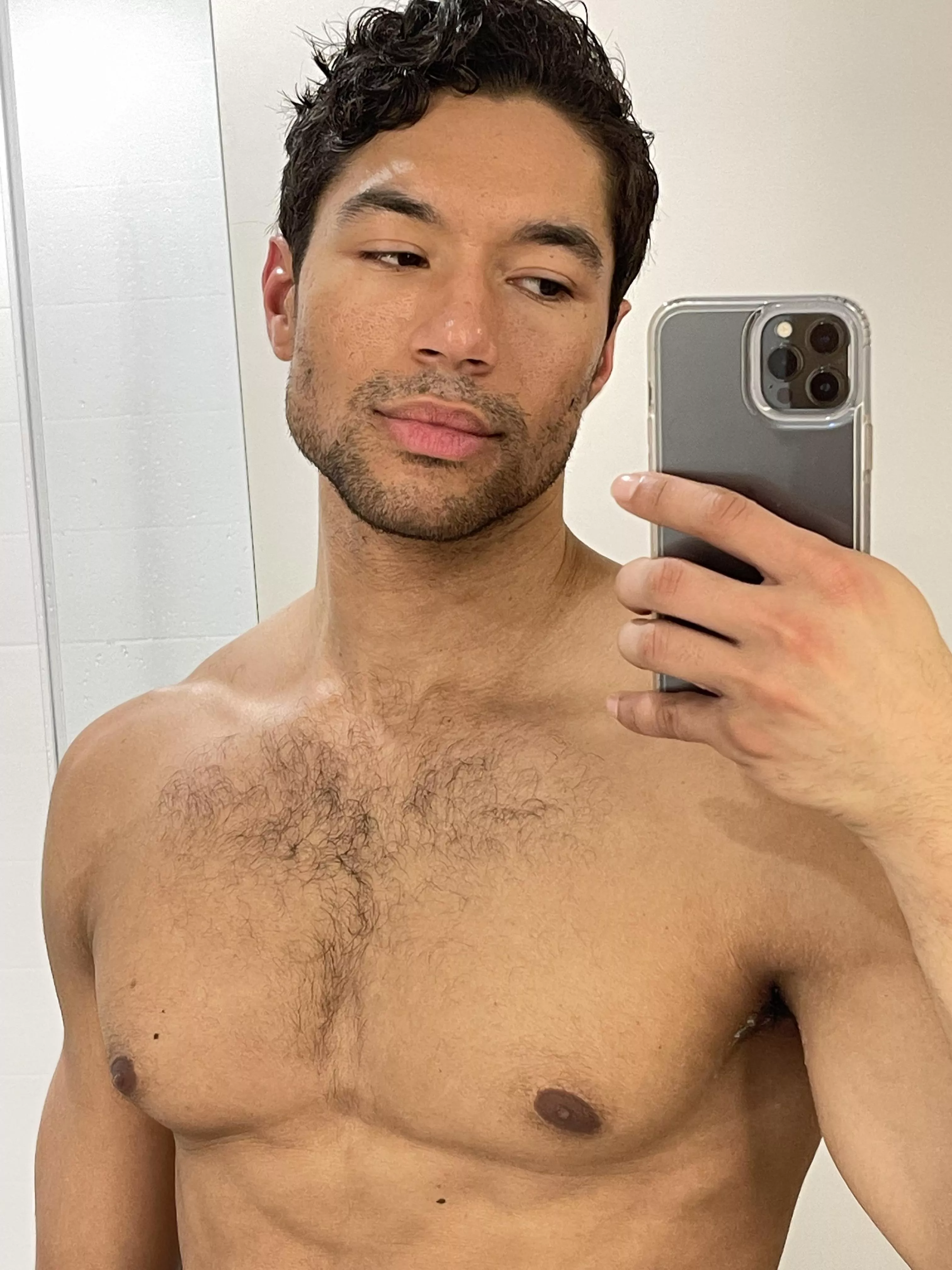 Flying with weather delays is no fun but finally made it to my hotel. BRB I’m gonna take a nap 😂 posted by Aneddys