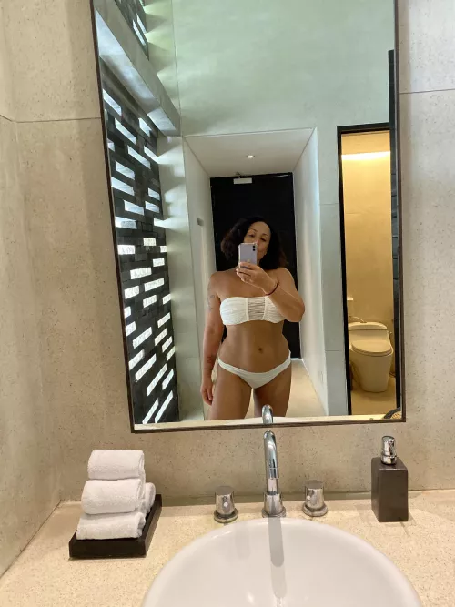 Follow me 48(f) by milfamarquise