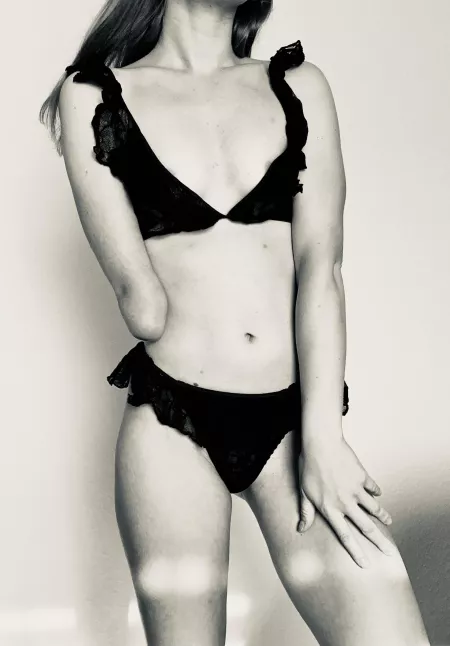 Follow my free onlyfans🔥 amputee, 24 years old, blond, small horny girl 😇 I want to bet that I make your cock hard? 😈 by Robogirl22