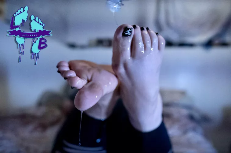 Follow the drip 💧-size 10.5W Latina BBW feet by nofacegrrl